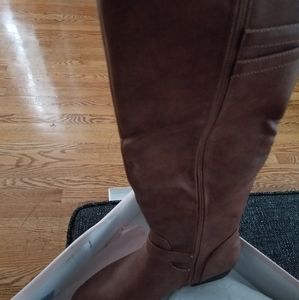 Women's riding boots. NWT